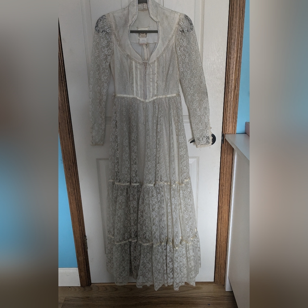 Vintage Gunne Sax Lace Gown!!